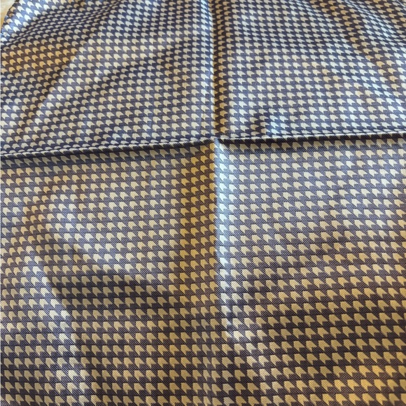 Giorgio Arman Stylish Geometric Patterned Scarf - Picture 9 of 9